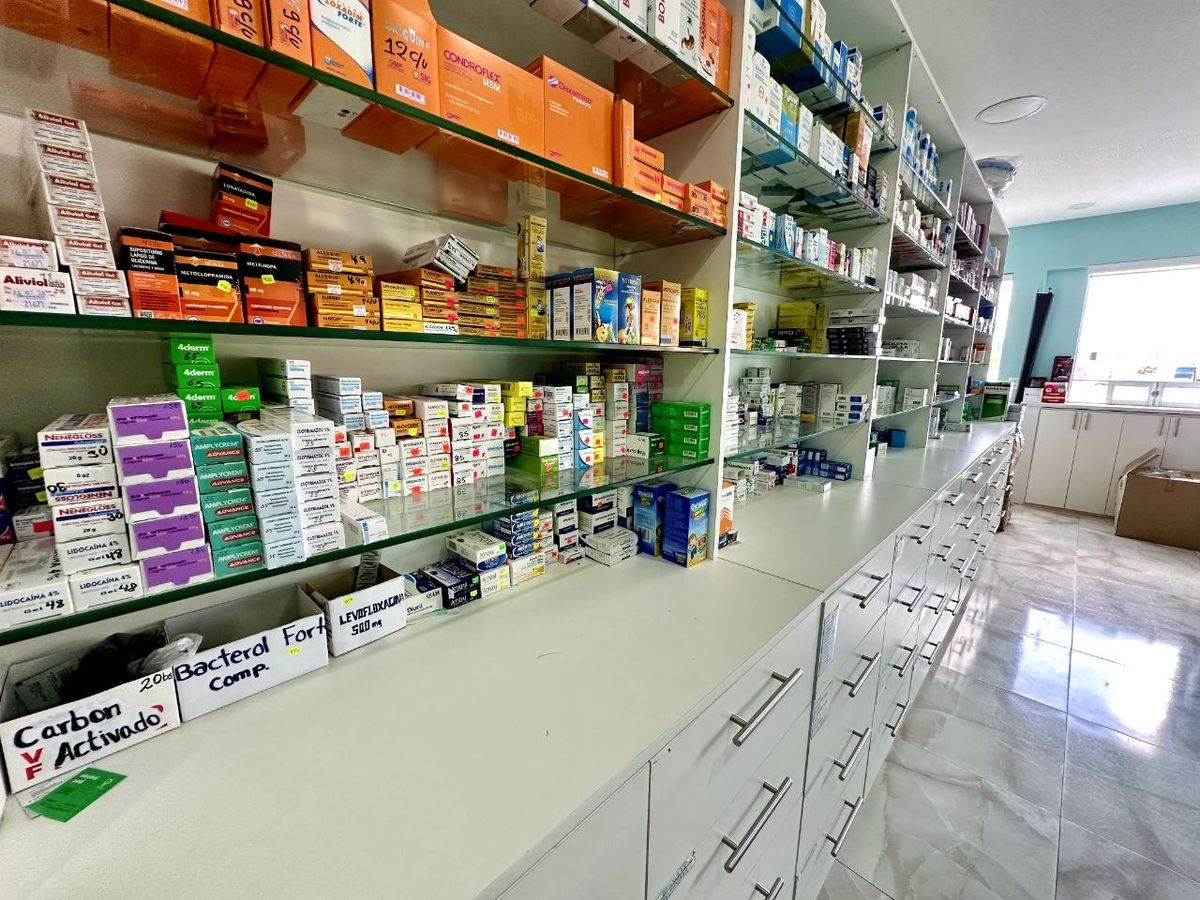 Medicamentos e insumos disponibles en la farmacia